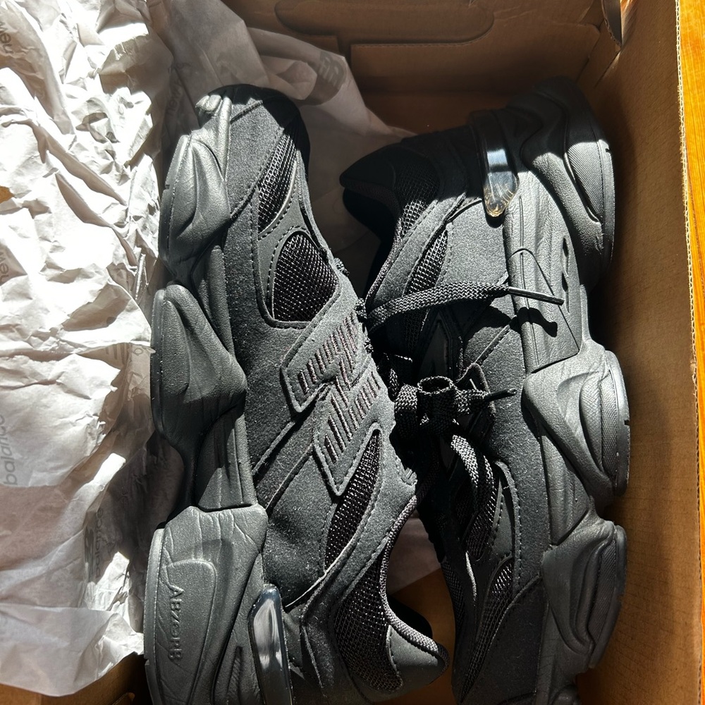 New Balance Black Shoe